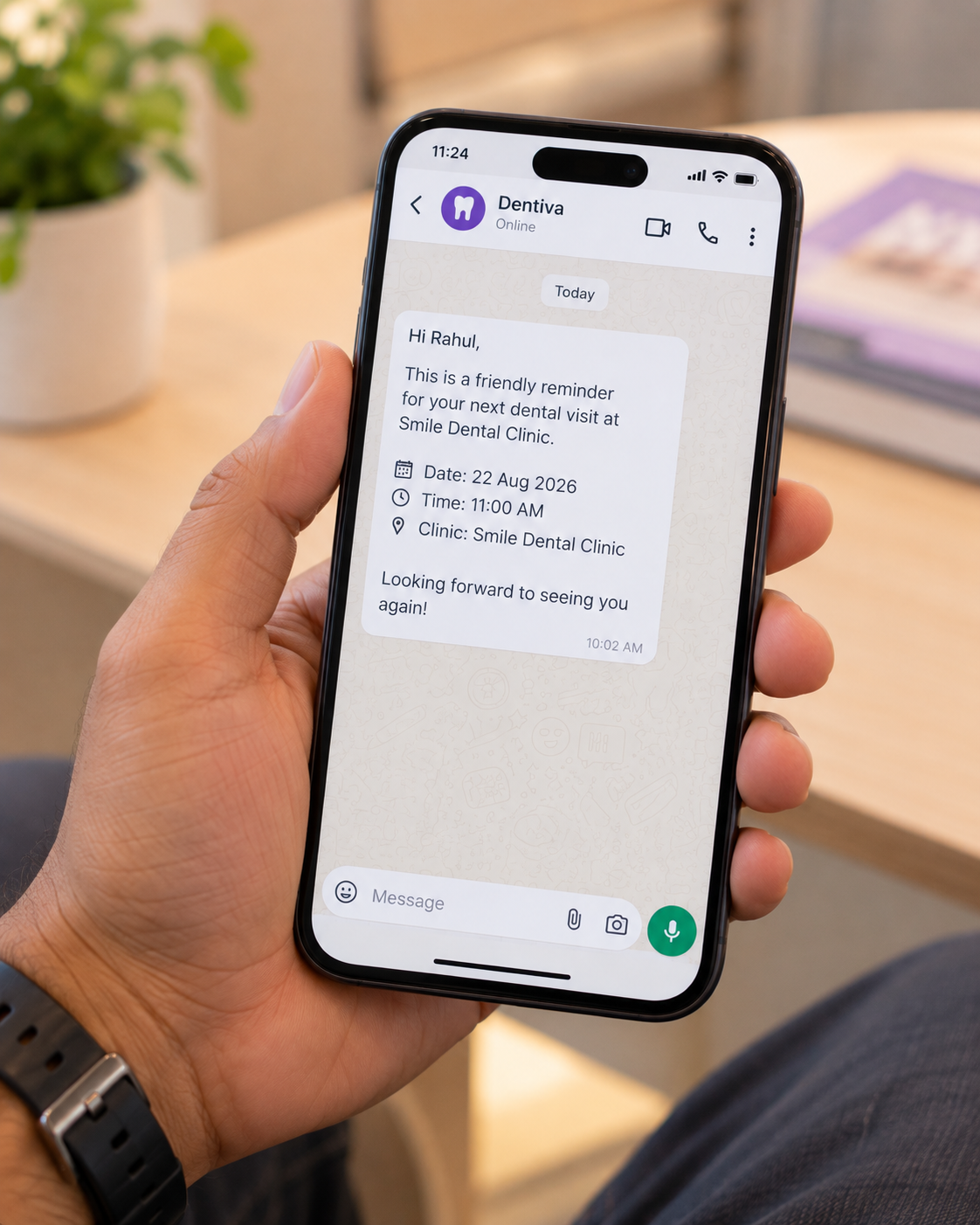 Phone displaying a Dentiva WhatsApp reminder with the date, time and clinic for a dental visit.